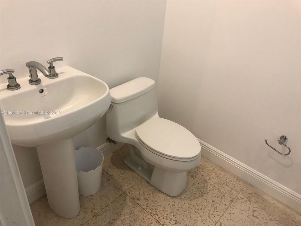 Recently Rented: $7,200 (2 beds, 2 baths, 1326 Square Feet)