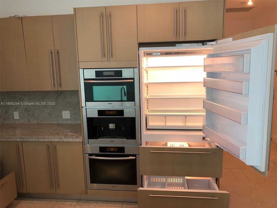 Recently Rented: $7,200 (2 beds, 2 baths, 1326 Square Feet)