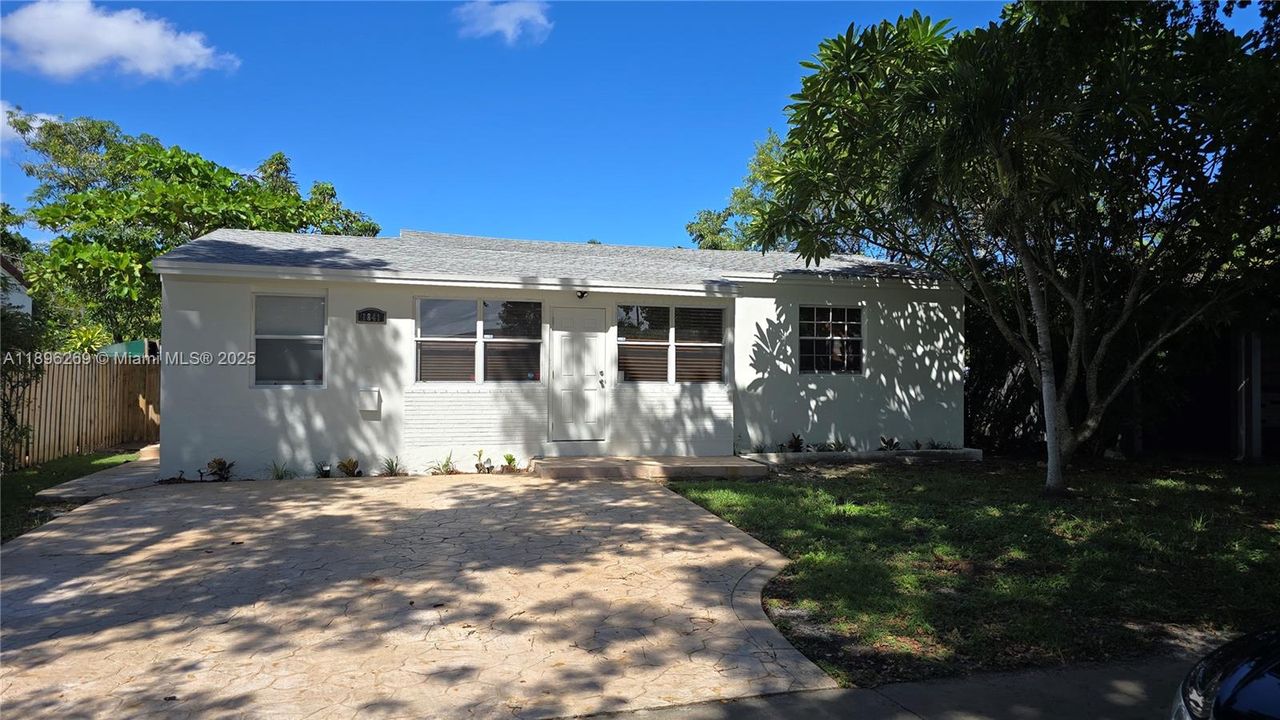 Recientemente alquilado: $2,800 (3 camas, 2 baños, 1253 Pies cuadrados)