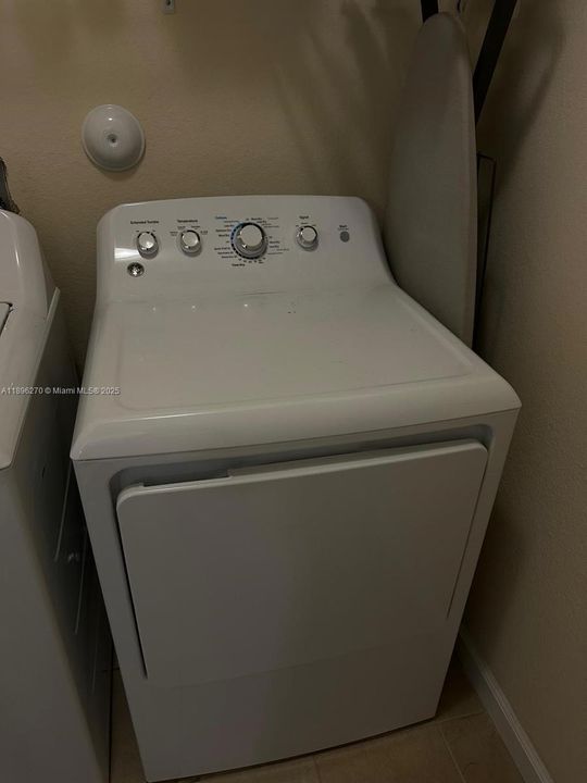 Laundry Room - 4