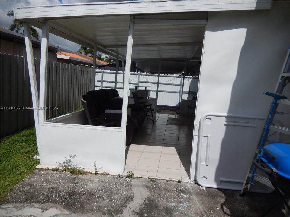 Под контрактом: $2,650 (3 спален, 2 ванн, 1152 Квадратных фут)