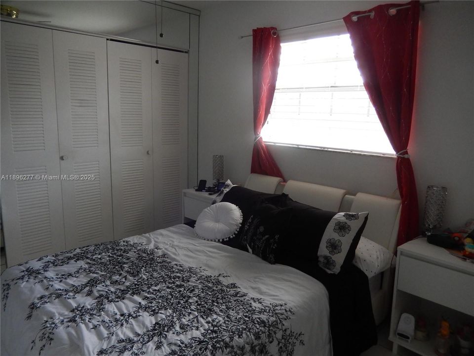 Под контрактом: $2,650 (3 спален, 2 ванн, 1152 Квадратных фут)