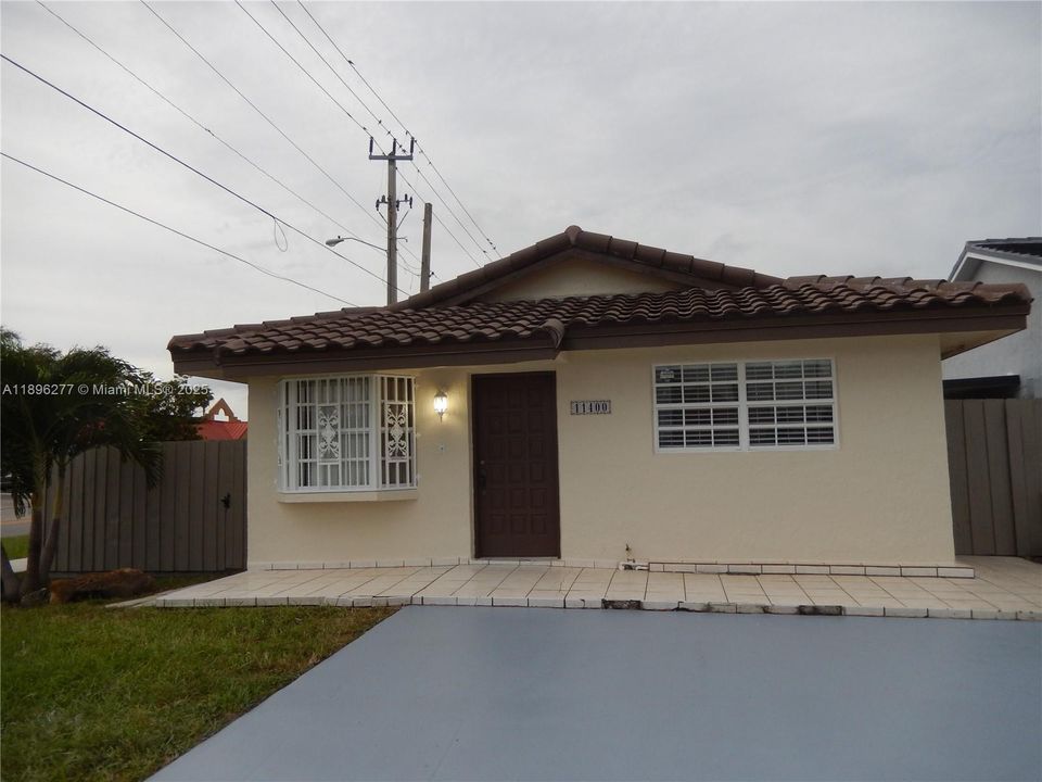 Под контрактом: $2,650 (3 спален, 2 ванн, 1152 Квадратных фут)