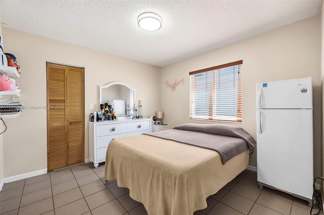 Под контрактом: $549,900 (3 спален, 2 ванн, 1298 Квадратных фут)