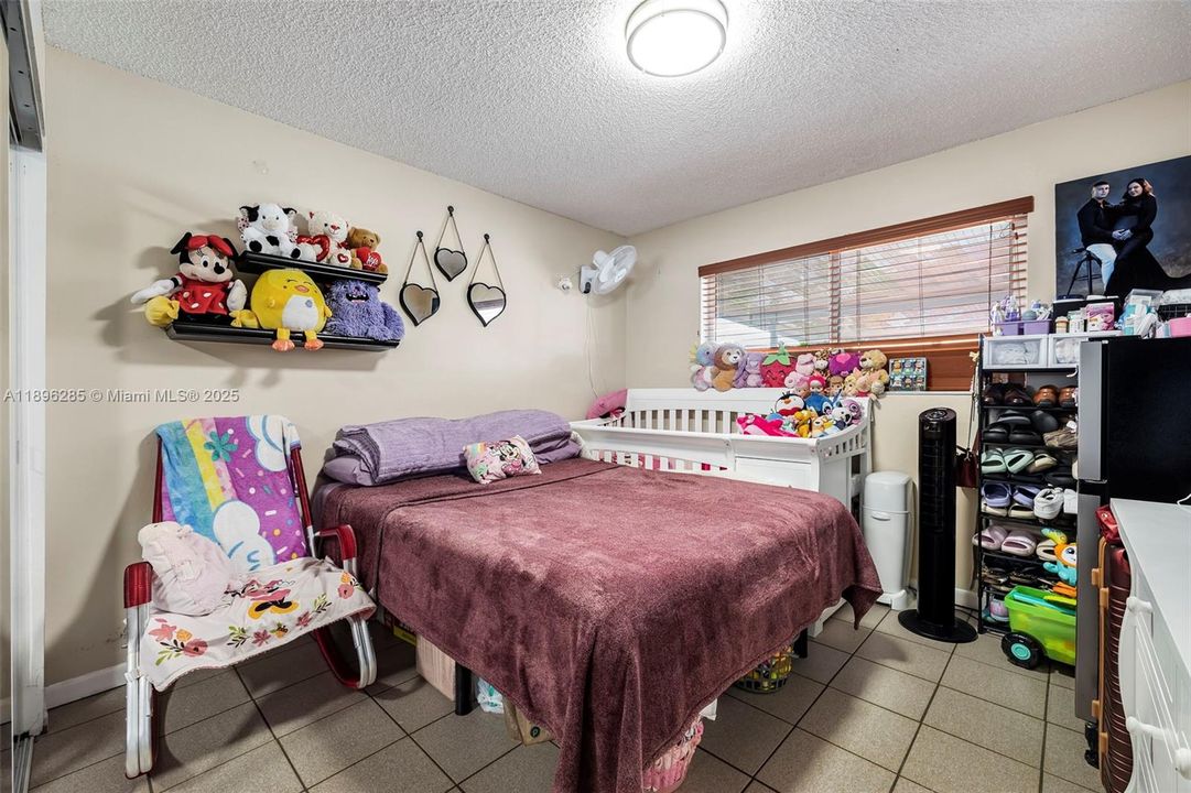 Под контрактом: $549,900 (3 спален, 2 ванн, 1298 Квадратных фут)