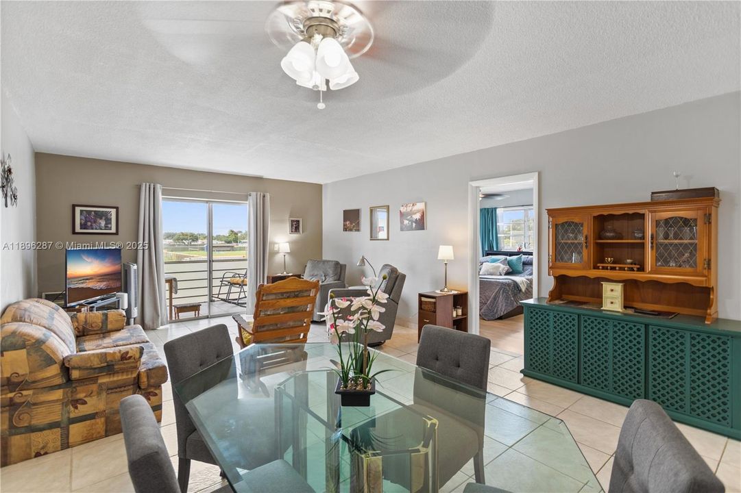 For Sale: $69,900 (1 beds, 1 baths, 883 Square Feet)