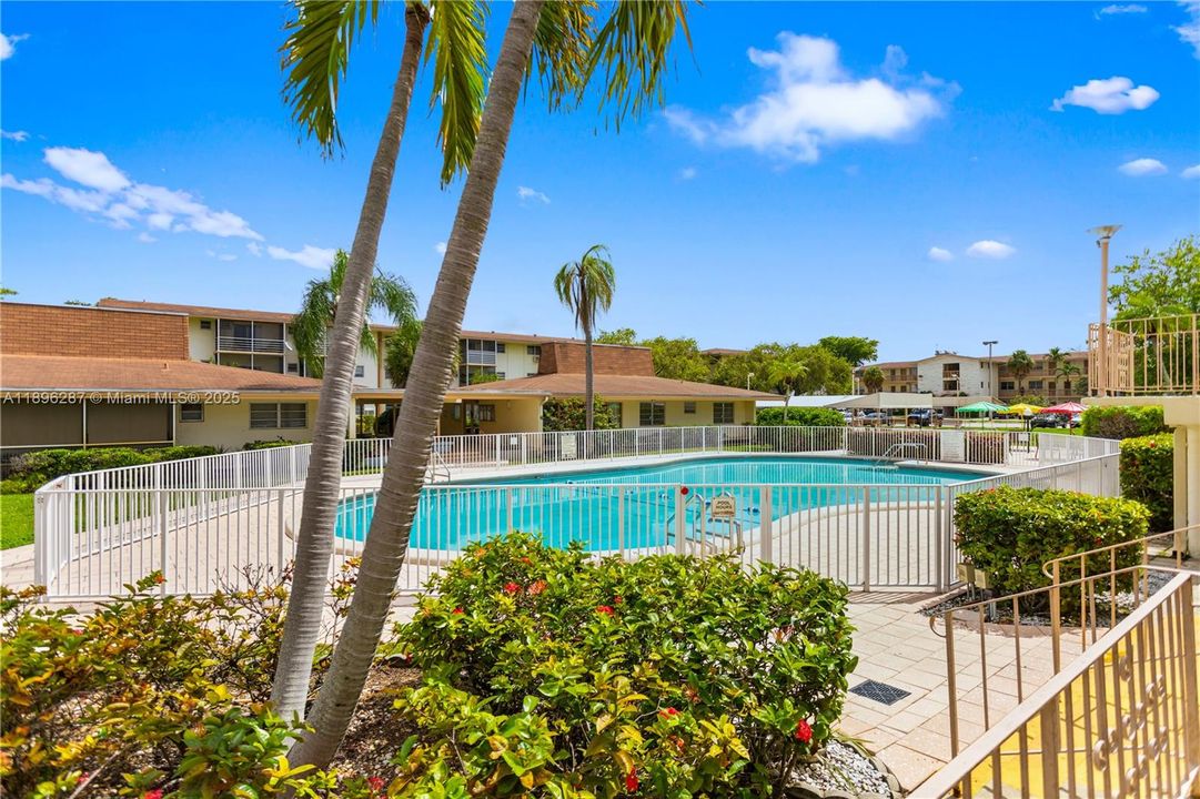 For Sale: $69,900 (1 beds, 1 baths, 883 Square Feet)