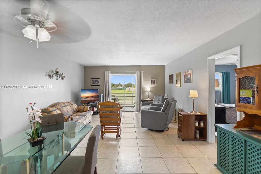 For Sale: $69,900 (1 beds, 1 baths, 883 Square Feet)