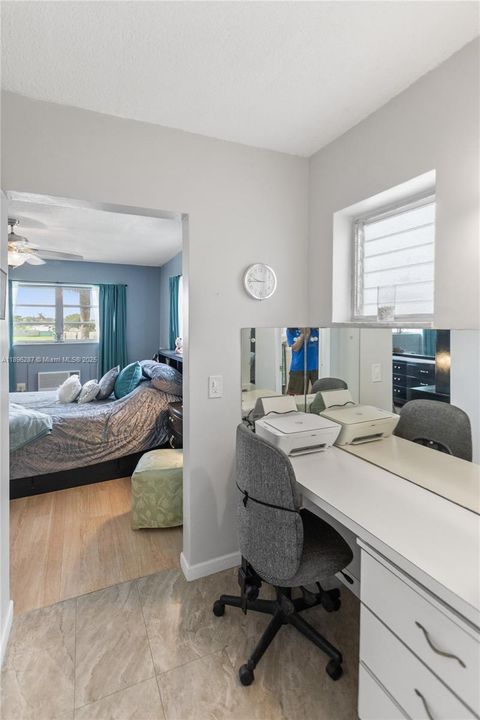 For Sale: $69,900 (1 beds, 1 baths, 883 Square Feet)