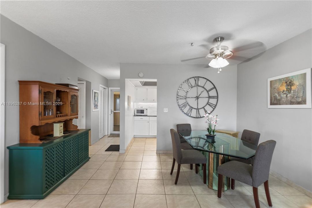 For Sale: $69,900 (1 beds, 1 baths, 883 Square Feet)