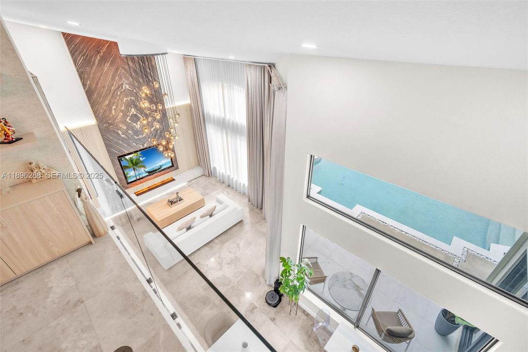 出租: $9,900 (5 贝兹, 3 浴室, 3285 平方英尺)