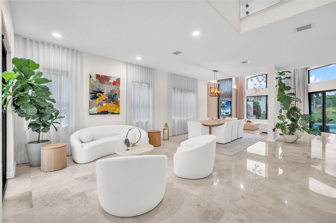 出租: $9,900 (5 贝兹, 3 浴室, 3285 平方英尺)