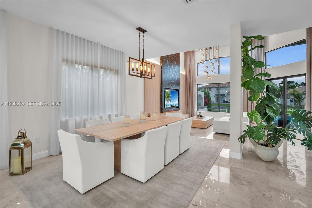 出租: $9,900 (5 贝兹, 3 浴室, 3285 平方英尺)