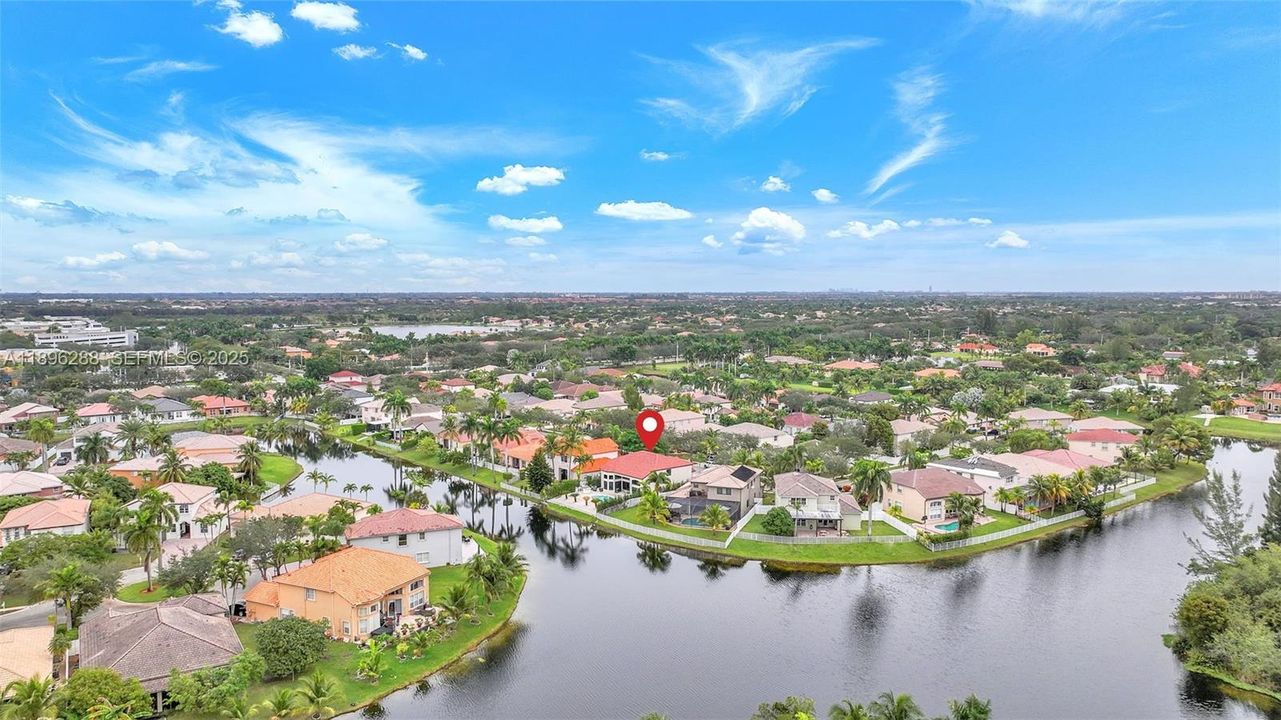 出租: $9,900 (5 贝兹, 3 浴室, 3285 平方英尺)