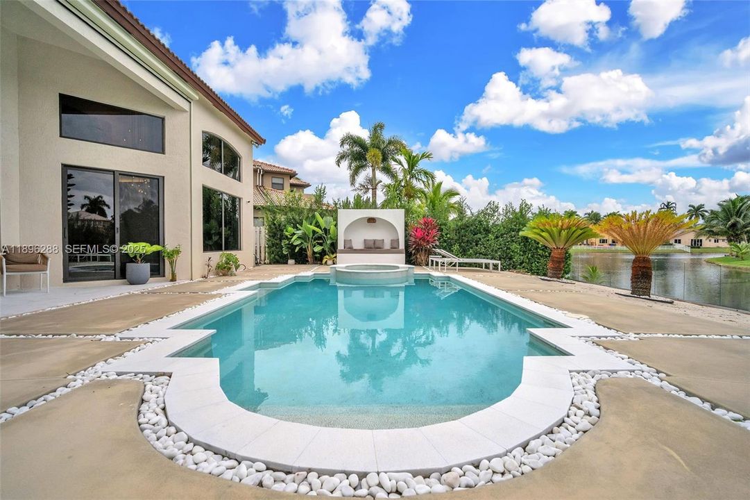 出租: $9,900 (5 贝兹, 3 浴室, 3285 平方英尺)