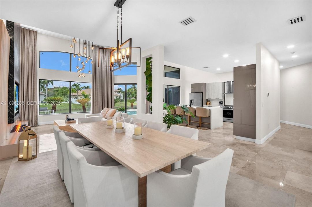 出租: $9,900 (5 贝兹, 3 浴室, 3285 平方英尺)