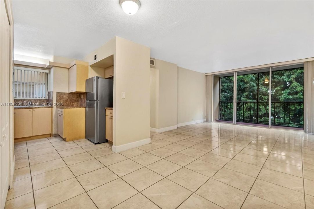 Living,Dining,kitchen