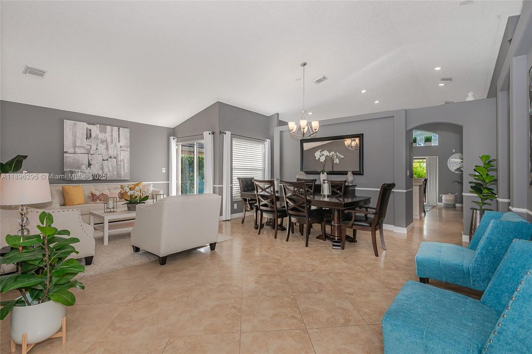 Formal living & dining