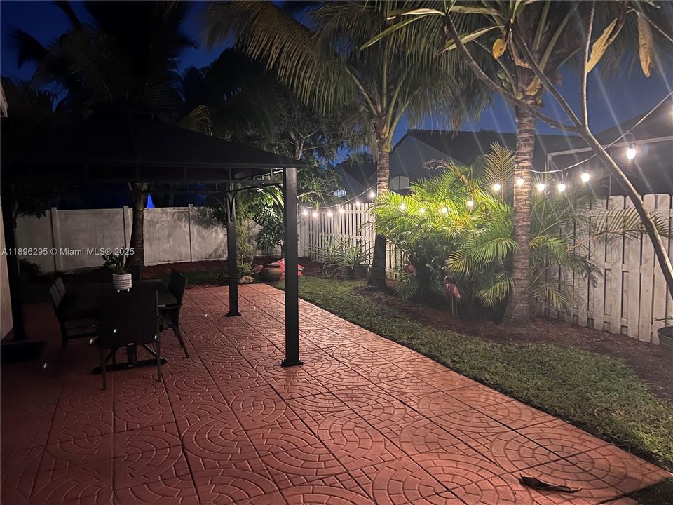 Active With Contract: $659,000 (3 beds, 2 baths, 1821 Square Feet)