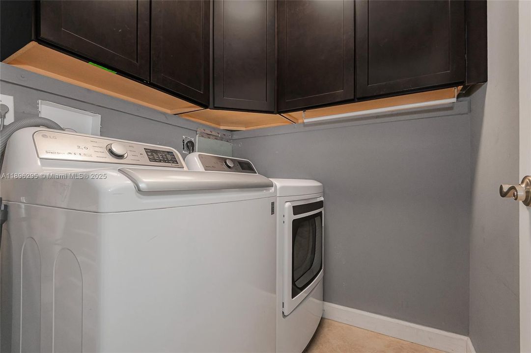 Active With Contract: $659,000 (3 beds, 2 baths, 1821 Square Feet)