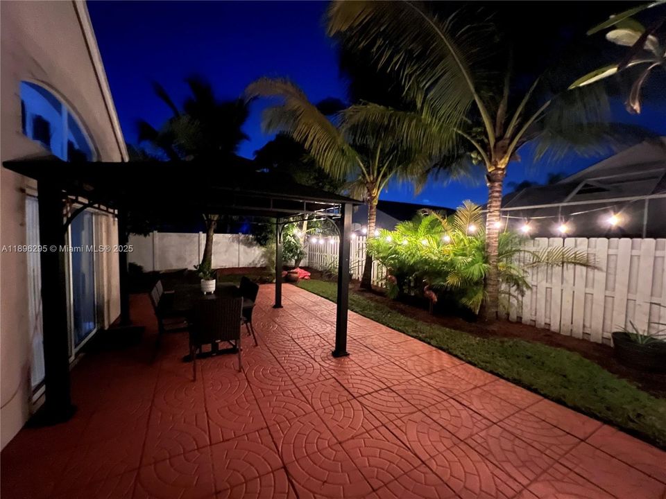 Active With Contract: $659,000 (3 beds, 2 baths, 1821 Square Feet)