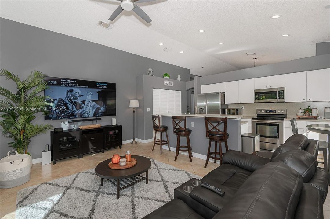 Active With Contract: $659,000 (3 beds, 2 baths, 1821 Square Feet)