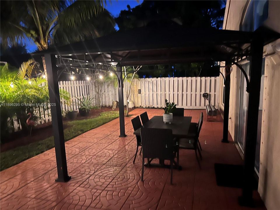 Active With Contract: $659,000 (3 beds, 2 baths, 1821 Square Feet)