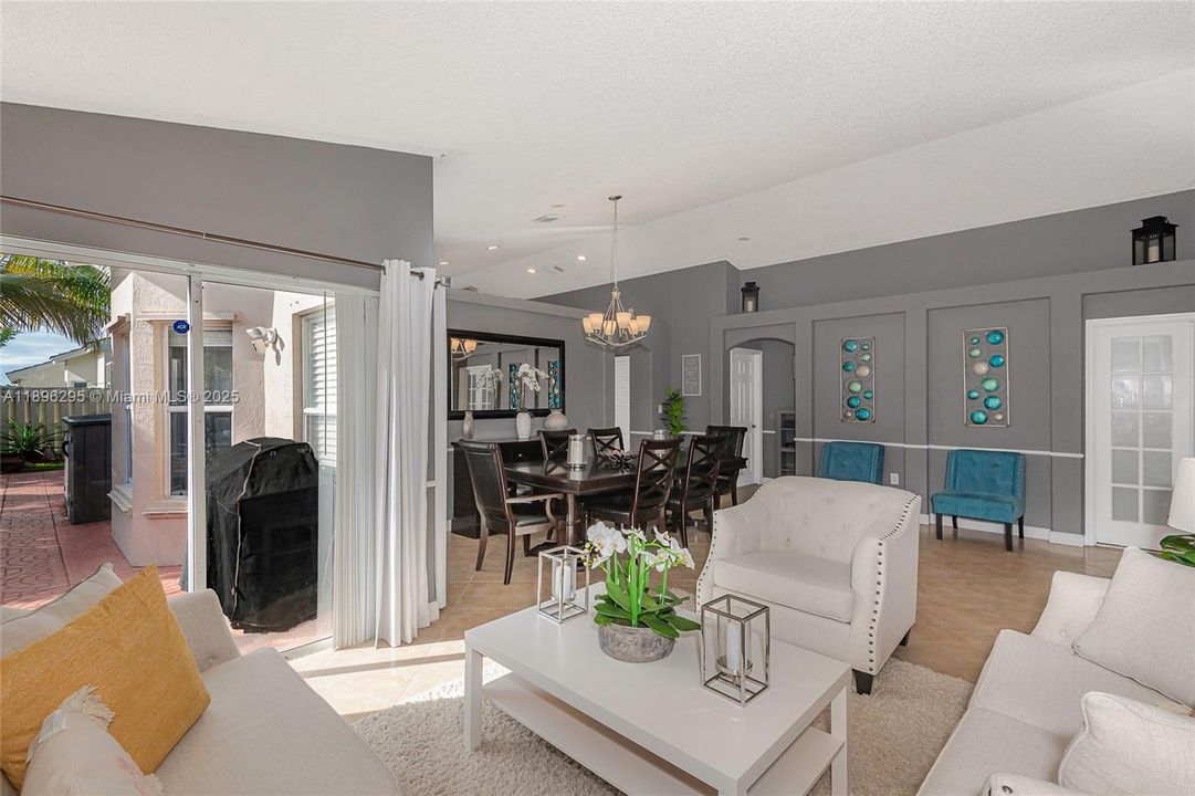 Active With Contract: $659,000 (3 beds, 2 baths, 1821 Square Feet)