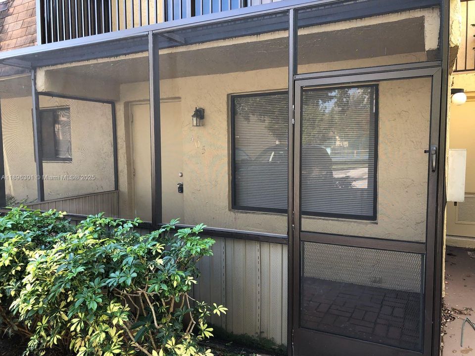 For Sale: $189,990 (2 beds, 2 baths, 905 Square Feet)