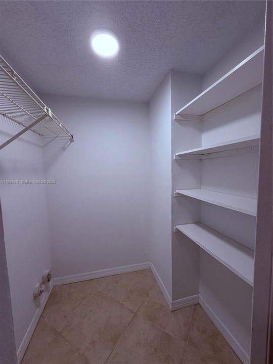 For Sale: $189,990 (2 beds, 2 baths, 905 Square Feet)