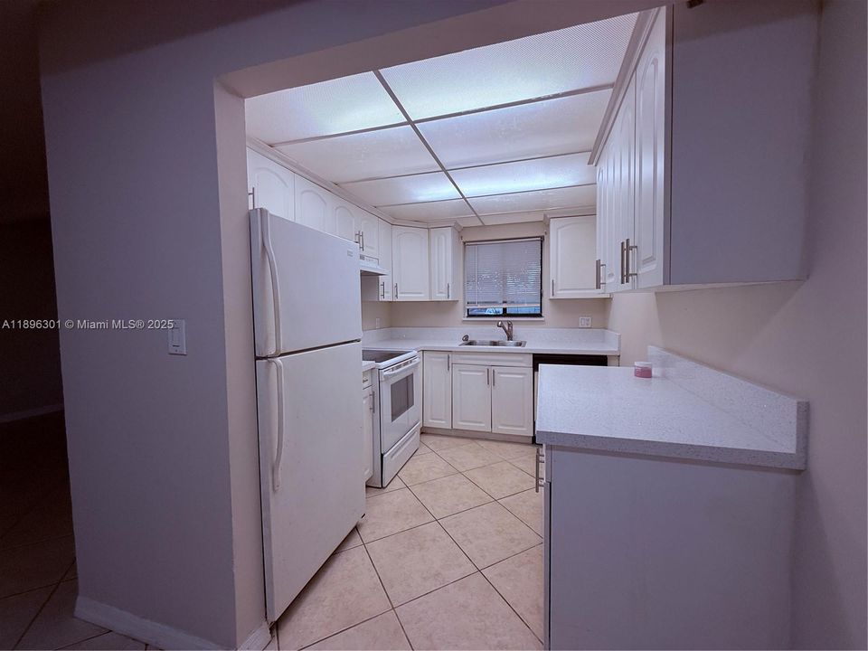 For Sale: $189,990 (2 beds, 2 baths, 905 Square Feet)