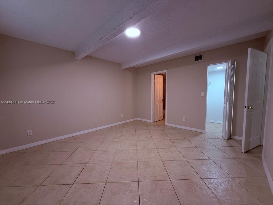 For Sale: $189,990 (2 beds, 2 baths, 905 Square Feet)