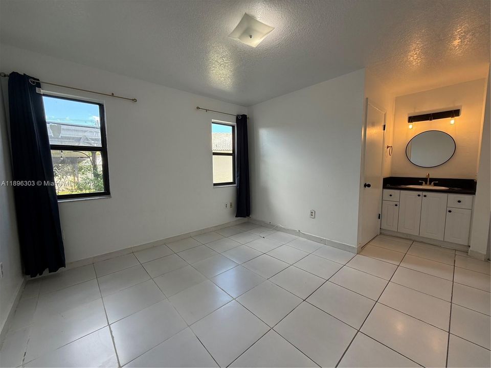 Recently Rented: $3,250 (4 beds, 2 baths, 1368 Square Feet)