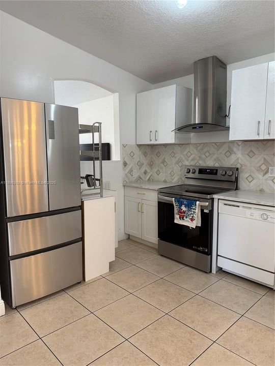 Recently Rented: $3,250 (4 beds, 2 baths, 1368 Square Feet)