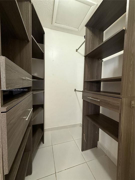 Recently Rented: $3,250 (4 beds, 2 baths, 1368 Square Feet)