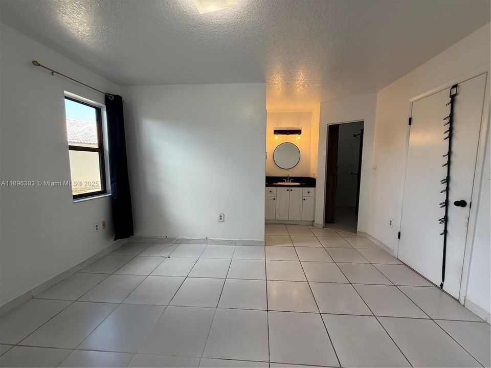 Recently Rented: $3,250 (4 beds, 2 baths, 1368 Square Feet)