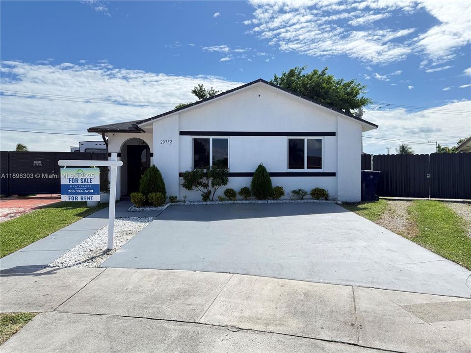 Recently Rented: $3,250 (4 beds, 2 baths, 1368 Square Feet)