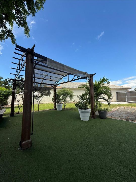 Recently Rented: $3,250 (4 beds, 2 baths, 1368 Square Feet)