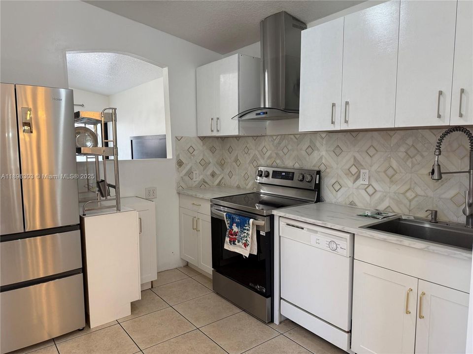 Recently Rented: $3,250 (4 beds, 2 baths, 1368 Square Feet)