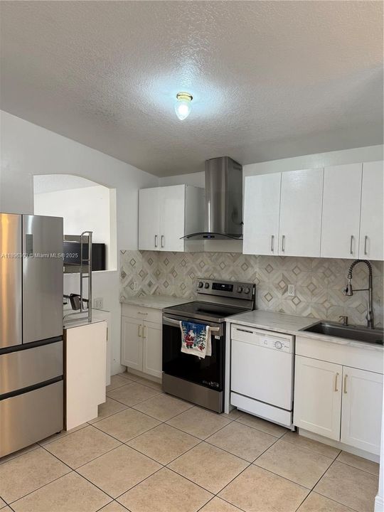 Recently Rented: $3,250 (4 beds, 2 baths, 1368 Square Feet)