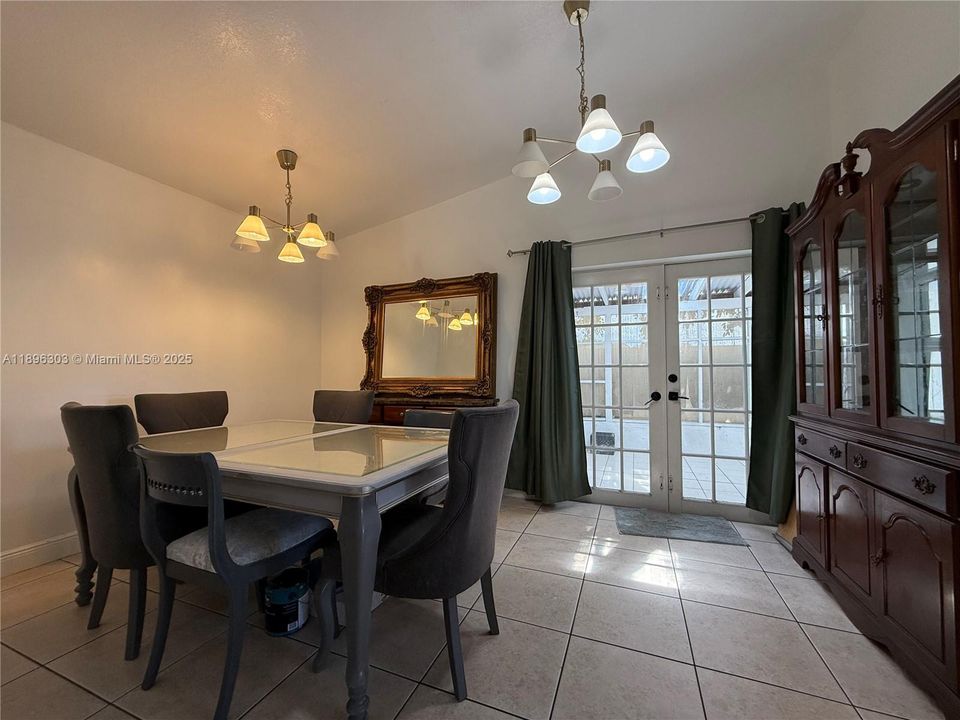 Recently Rented: $3,250 (4 beds, 2 baths, 1368 Square Feet)