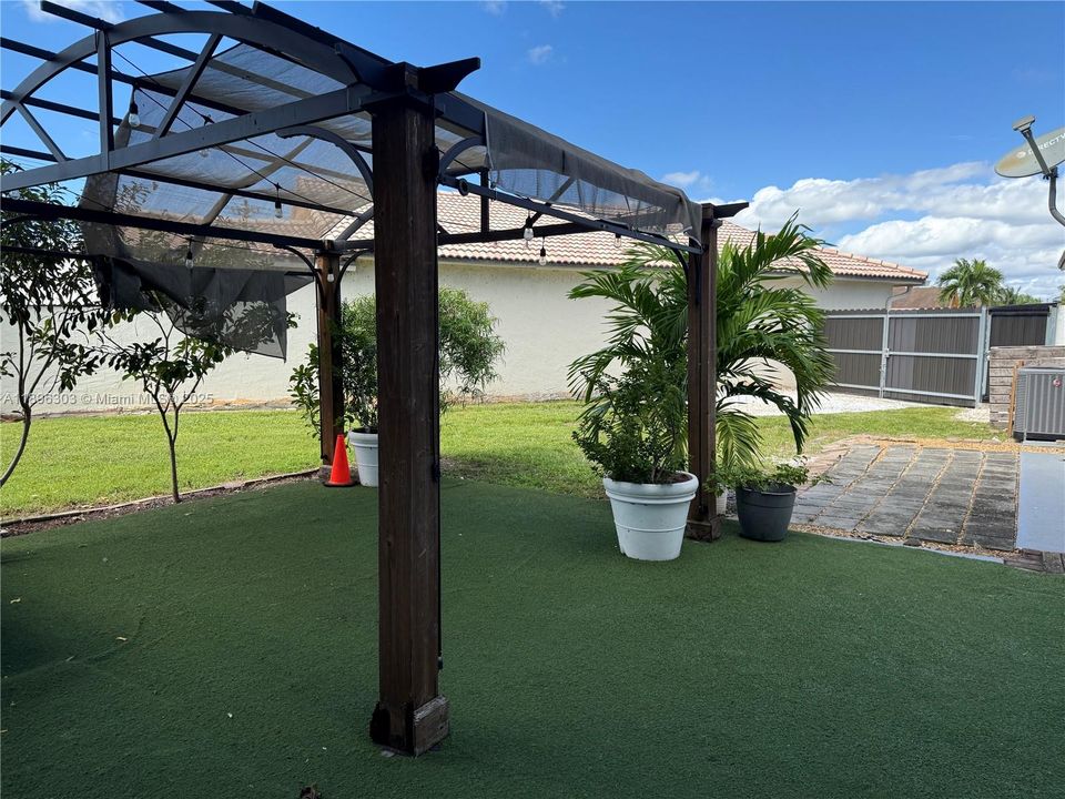 Recently Rented: $3,250 (4 beds, 2 baths, 1368 Square Feet)