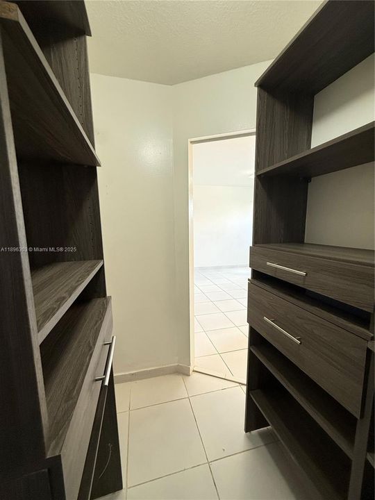 Recently Rented: $3,250 (4 beds, 2 baths, 1368 Square Feet)