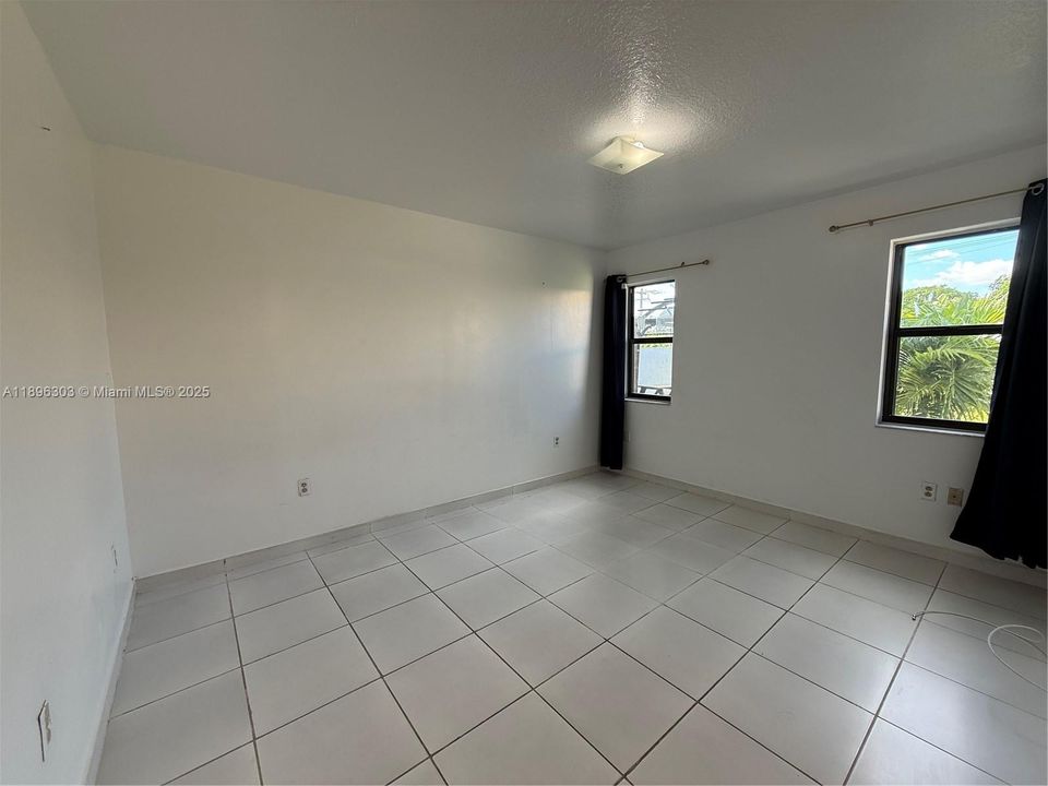 Recently Rented: $3,250 (4 beds, 2 baths, 1368 Square Feet)