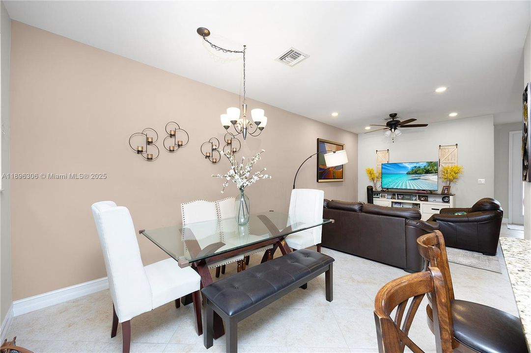 For Sale: $285,000 (3 beds, 2 baths, 1621 Square Feet)