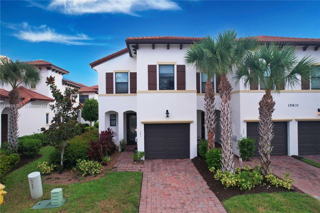 For Sale: $285,000 (3 beds, 2 baths, 1621 Square Feet)