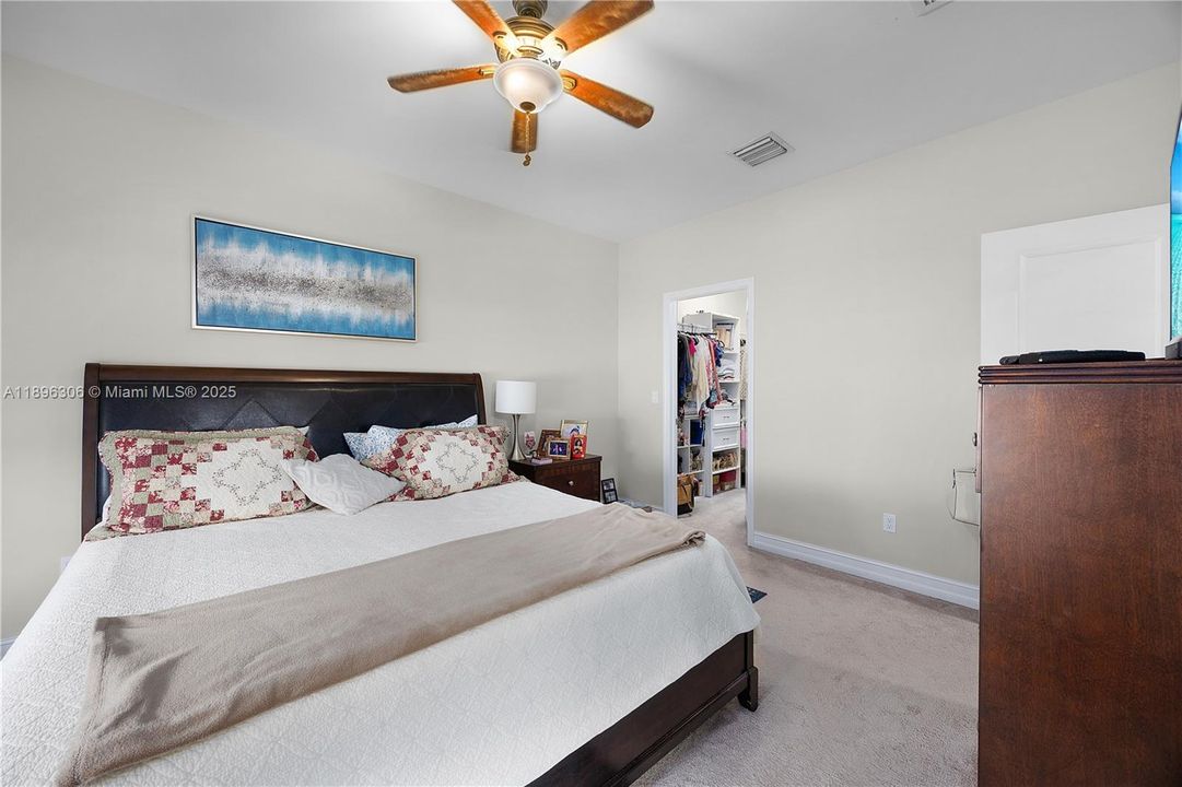 For Sale: $285,000 (3 beds, 2 baths, 1621 Square Feet)