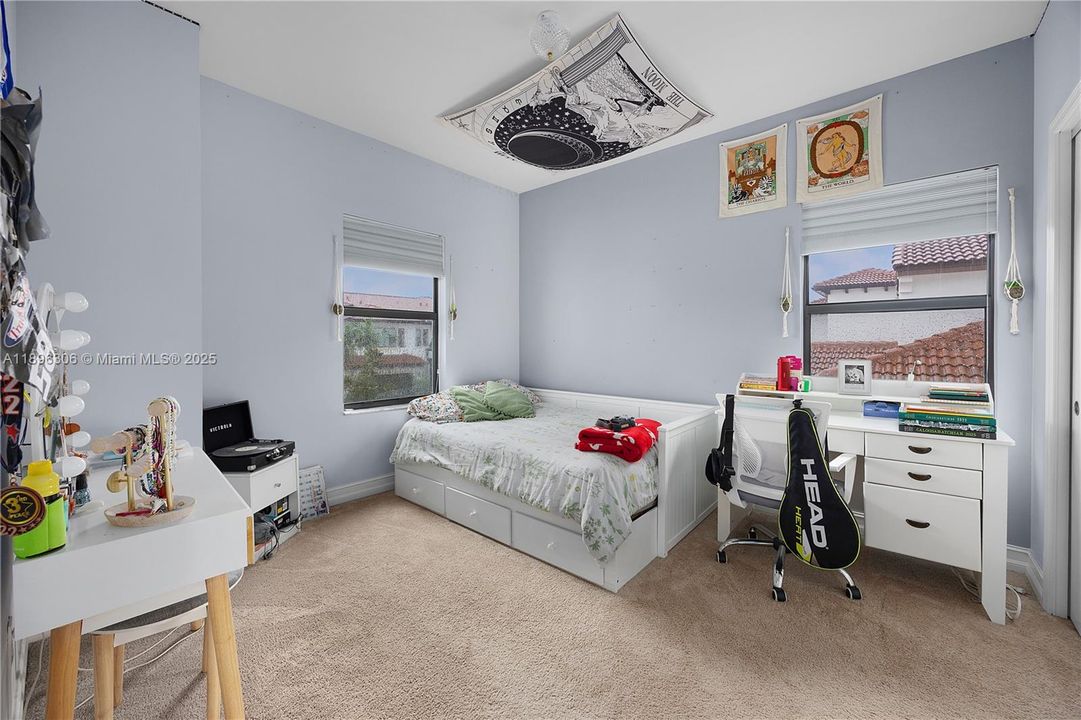 For Sale: $285,000 (3 beds, 2 baths, 1621 Square Feet)