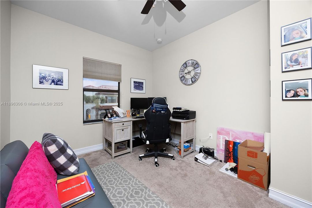 For Sale: $285,000 (3 beds, 2 baths, 1621 Square Feet)