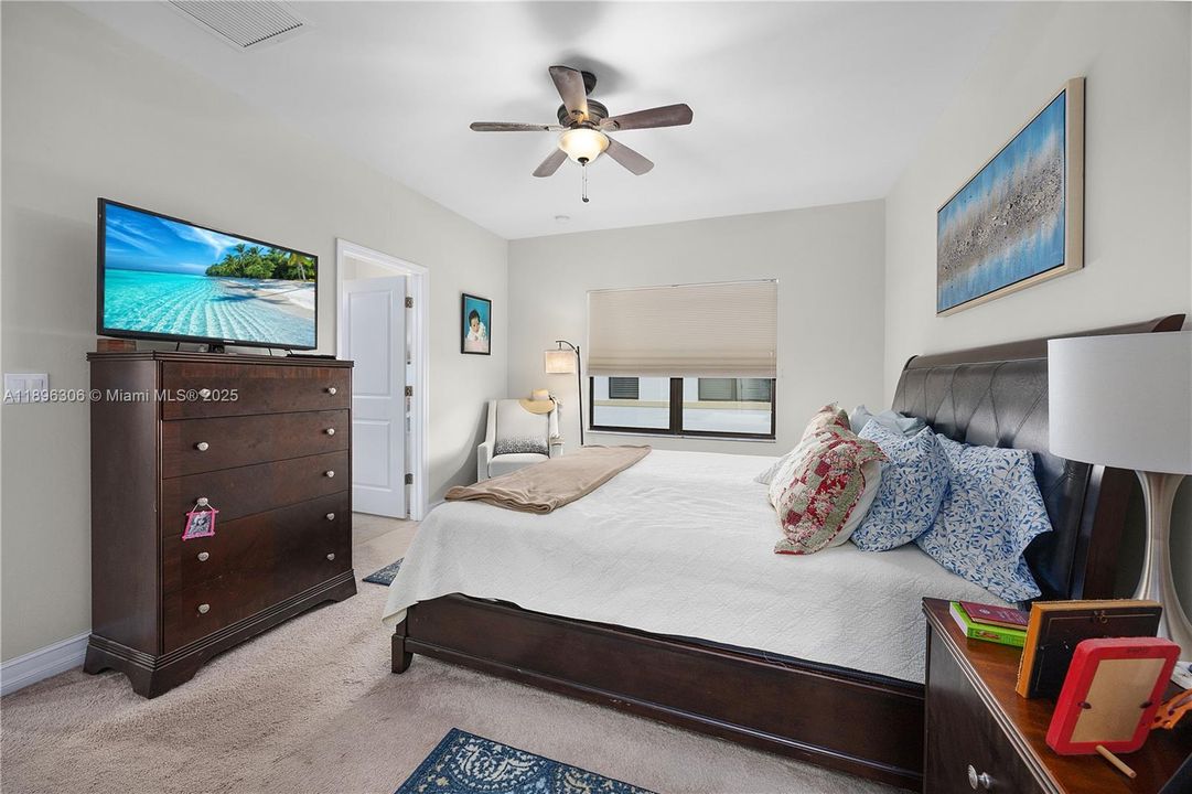 For Sale: $285,000 (3 beds, 2 baths, 1621 Square Feet)